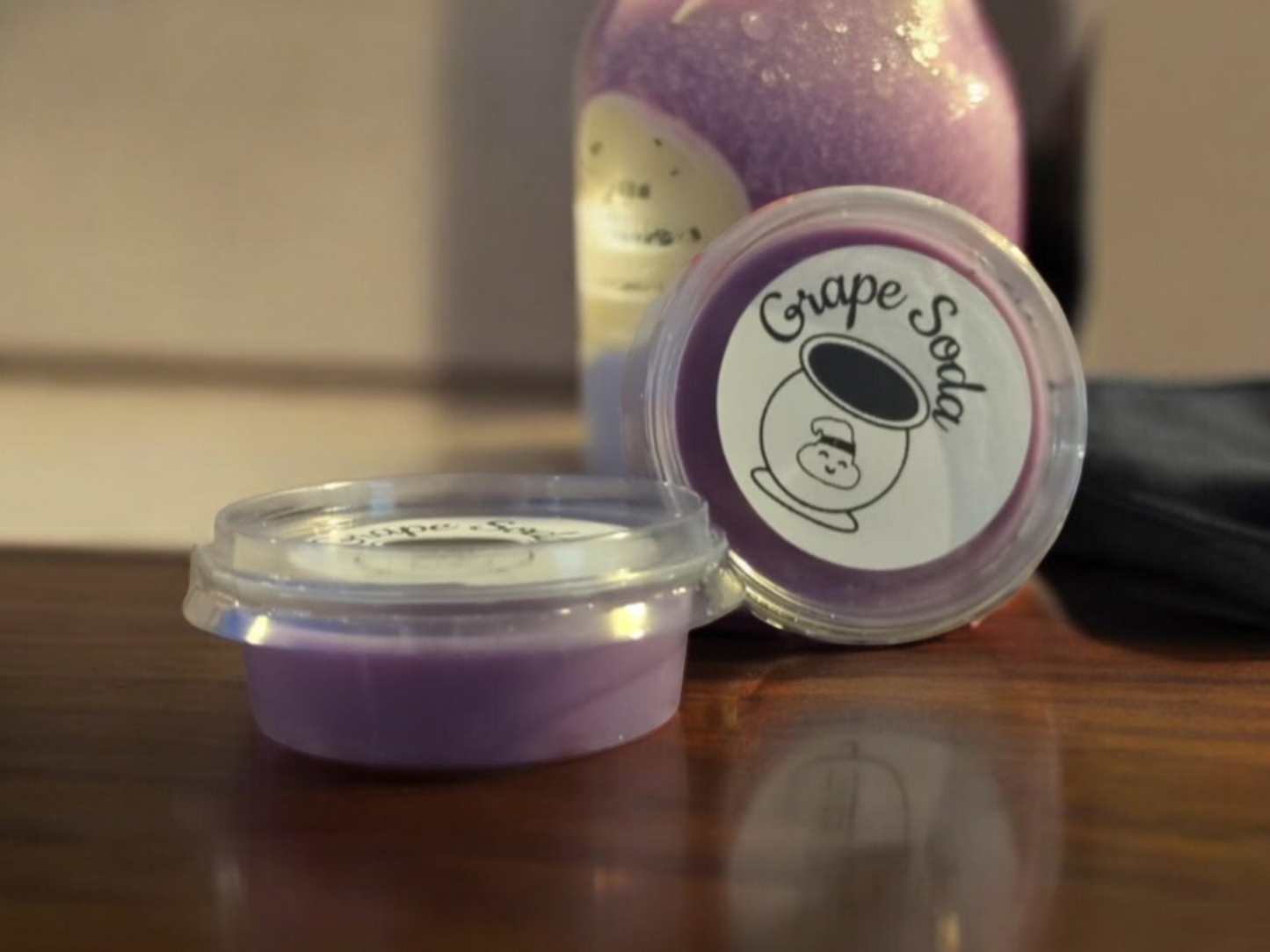 100 percent eco soy 2oz pot (100g) wax melt in the scent Grape Soda.