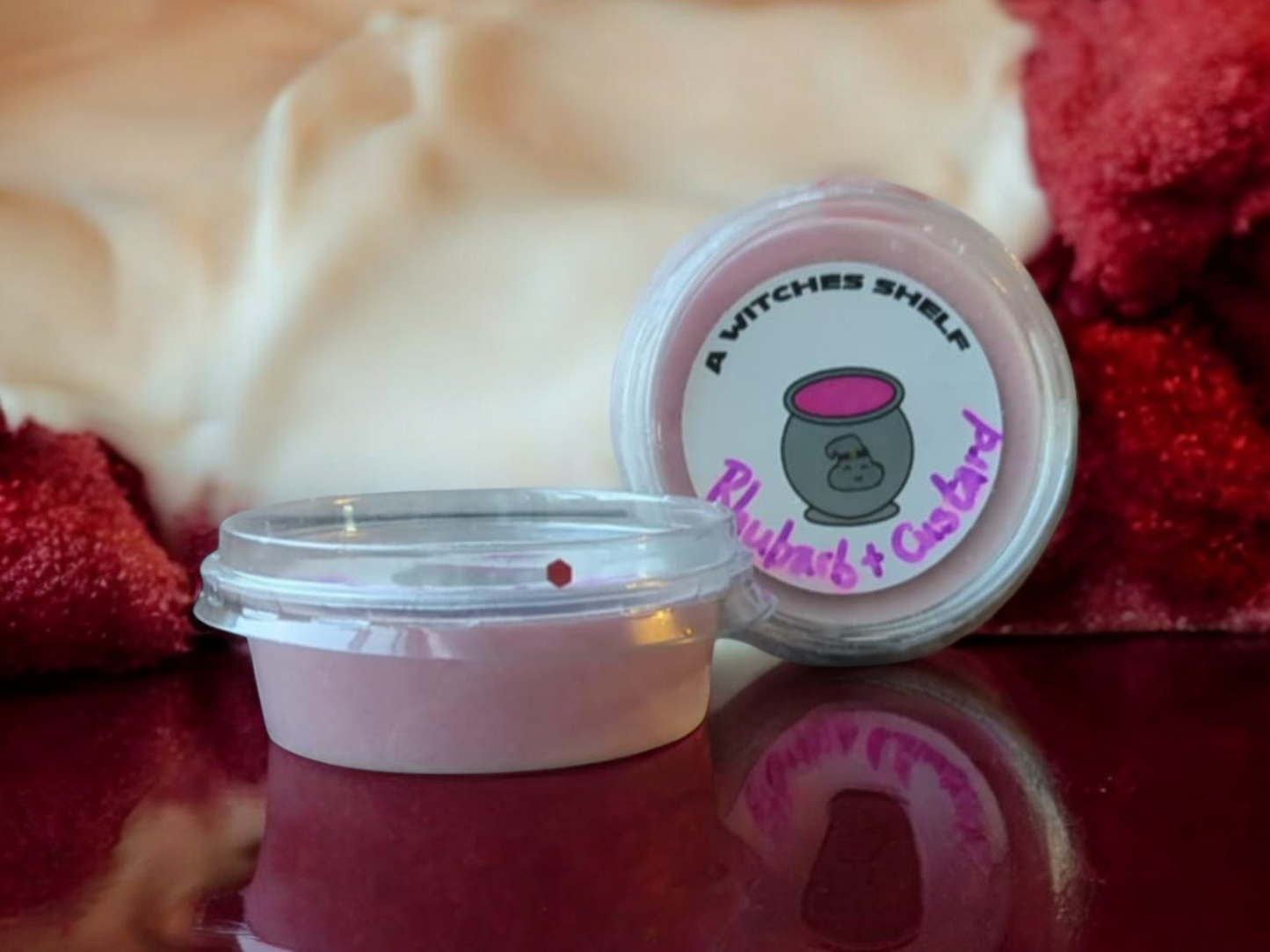 100 percent eco soy 2oz pot wax melt in the scent rhubarb and custard