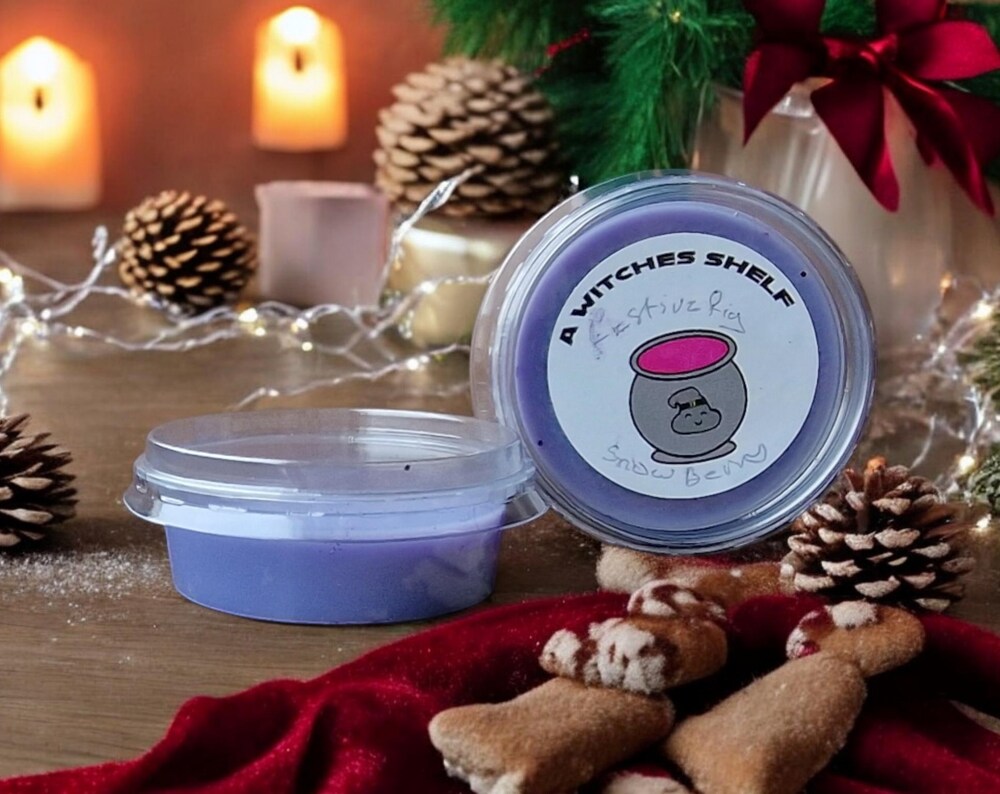 100 percent eco soy 2oz pot wax melt in the scent Festive Fig and Snowberry